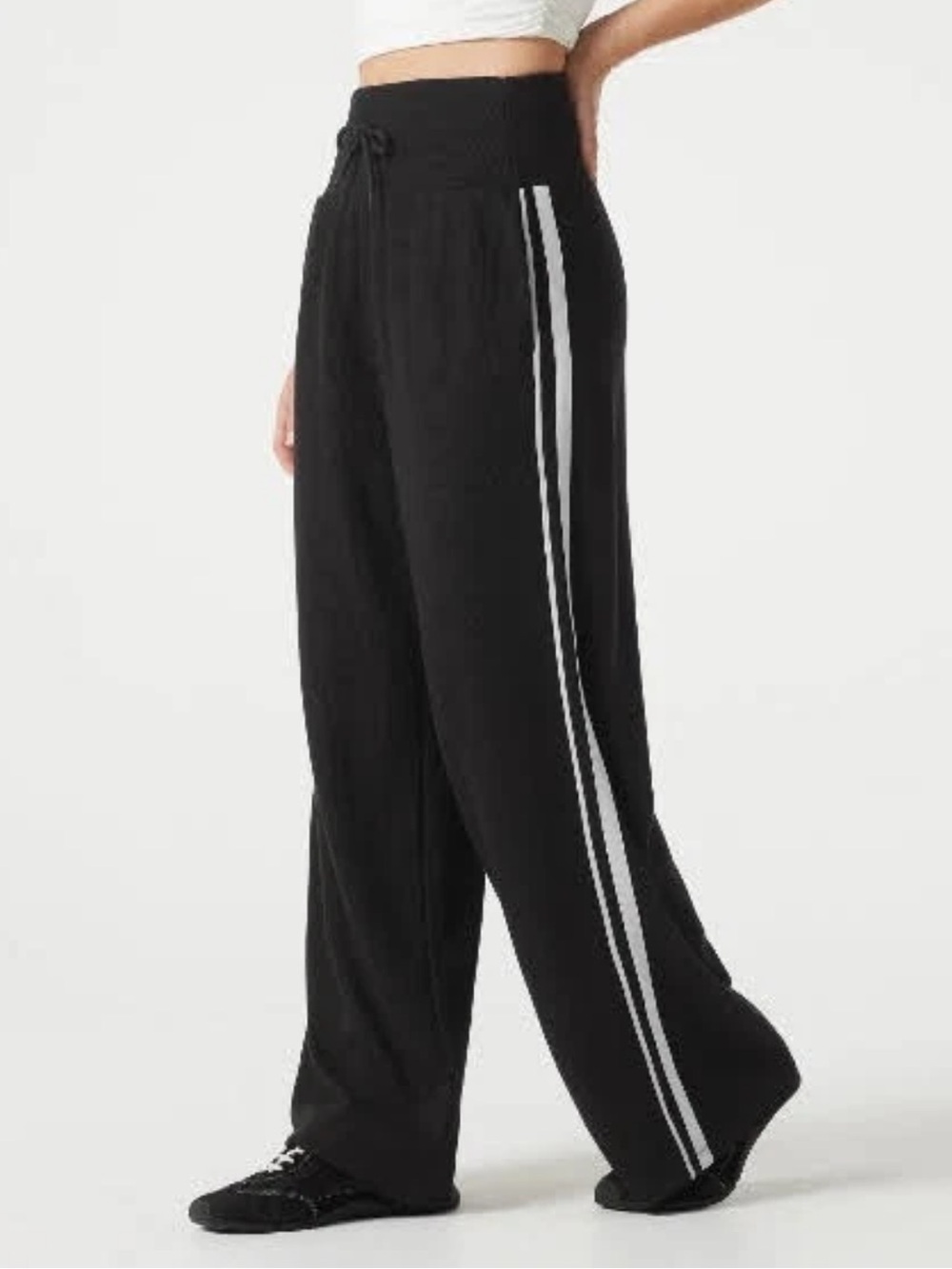 HALARA Black Wide-Leg Sweatpants White Side Stripes Academia Blockette Sporty